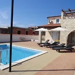 Nyaraló Mit Pool- Terrasse Und Parkplatz By Interhome *
