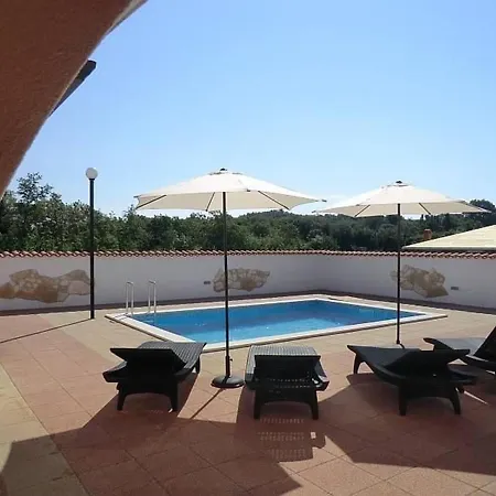 Mit Pool- Terrasse Und Parkplatz By Interhome * Buje