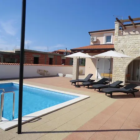 Сasa de vacaciones Mit Pool- Terrasse Und Parkplatz By Interhome *