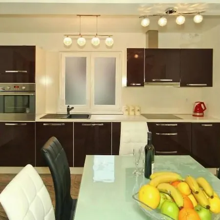 בית נופש Mit Pool- Terrasse Und Parkplatz By Interhome